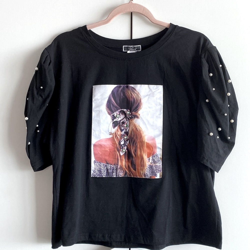 Vivid Black Blouse With Graphic And Pearls XL.